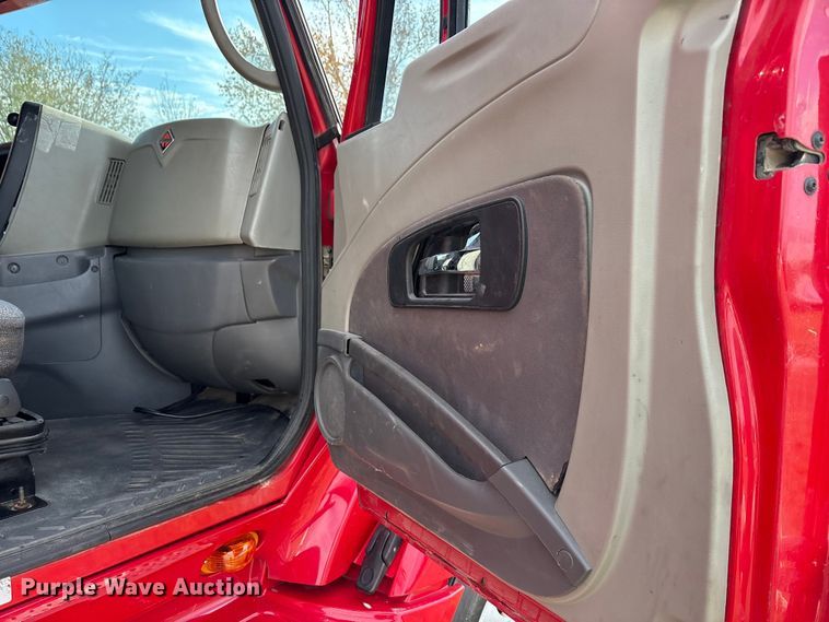 image for item EA7802 2009 International LF627 semi truck