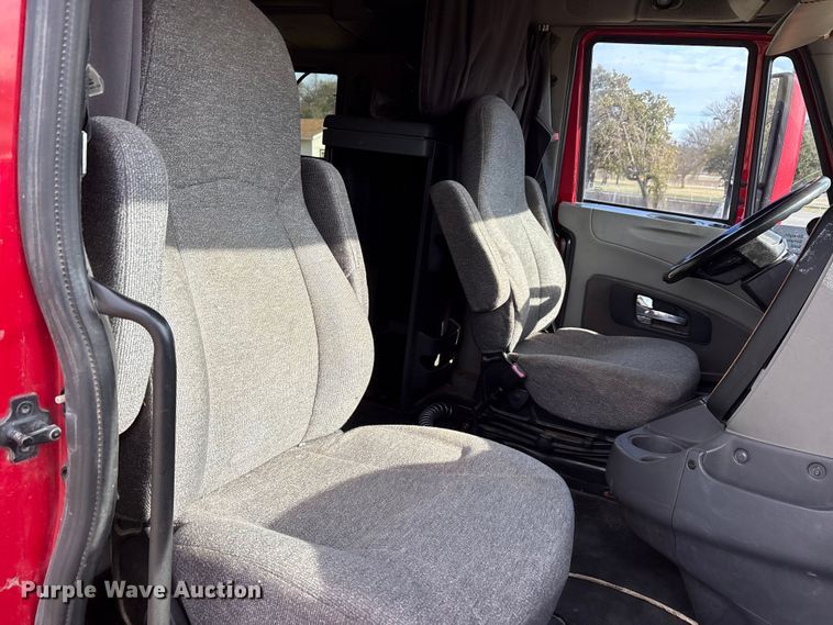 image for item EA7802 2009 International LF627 semi truck