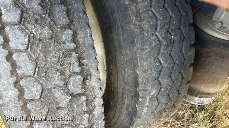 image for item EA7802 2009 International LF627 semi truck