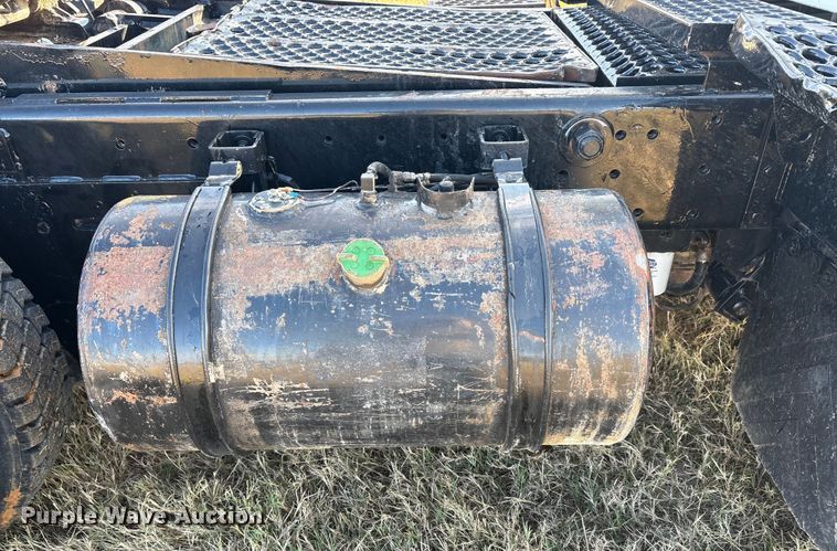 image for item EA7803 1997 Ottawa 30 yard truck