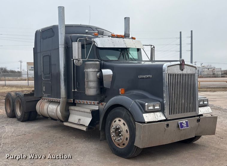 image for item EA7855 2005 Kenworth W900 semi truck