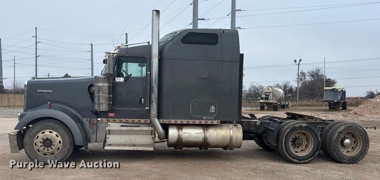 image for item EA7855 2005 Kenworth W900 semi truck
