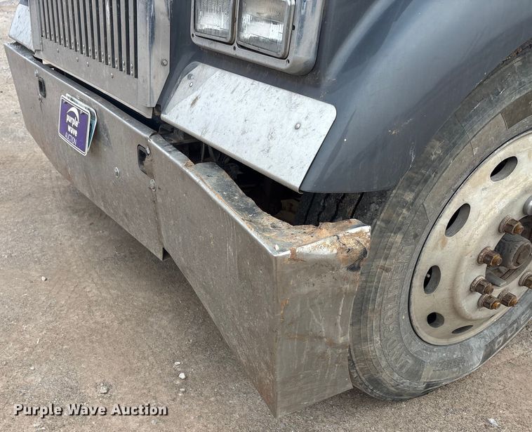 image for item EA7855 2005 Kenworth W900 semi truck