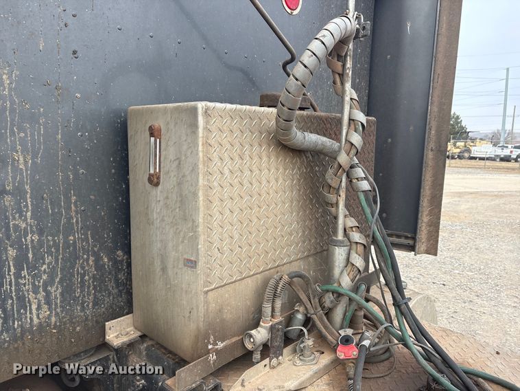 image for item EA7855 2005 Kenworth W900 semi truck