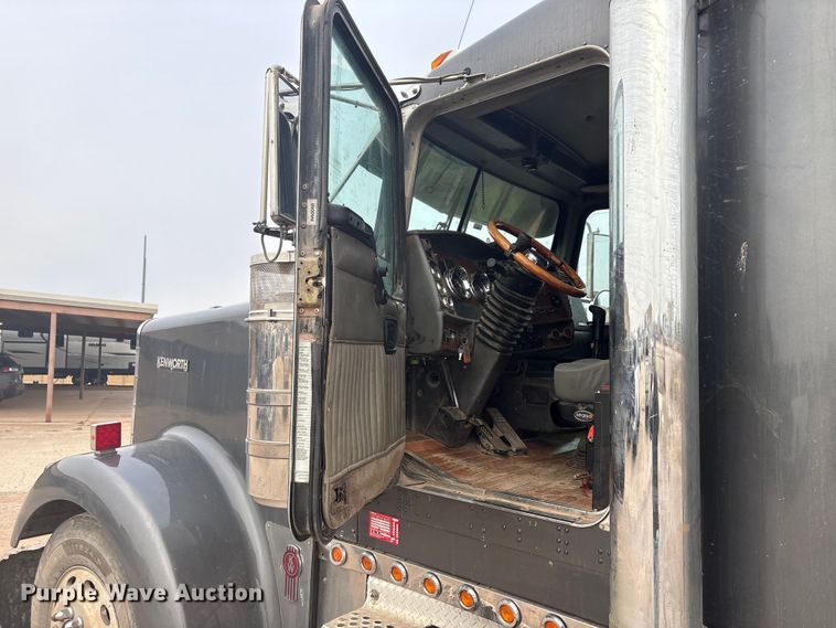 image for item EA7855 2005 Kenworth W900 semi truck
