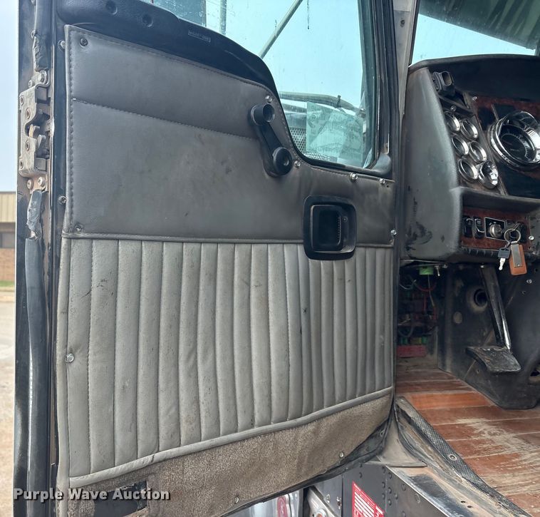 image for item EA7855 2005 Kenworth W900 semi truck