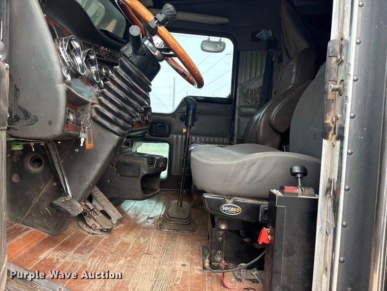 image for item EA7855 2005 Kenworth W900 semi truck