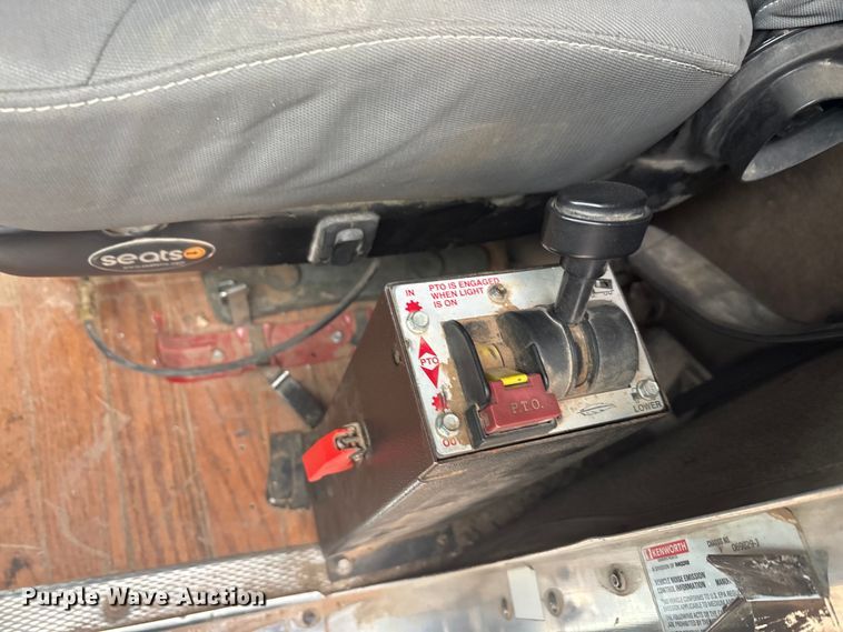 image for item EA7855 2005 Kenworth W900 semi truck