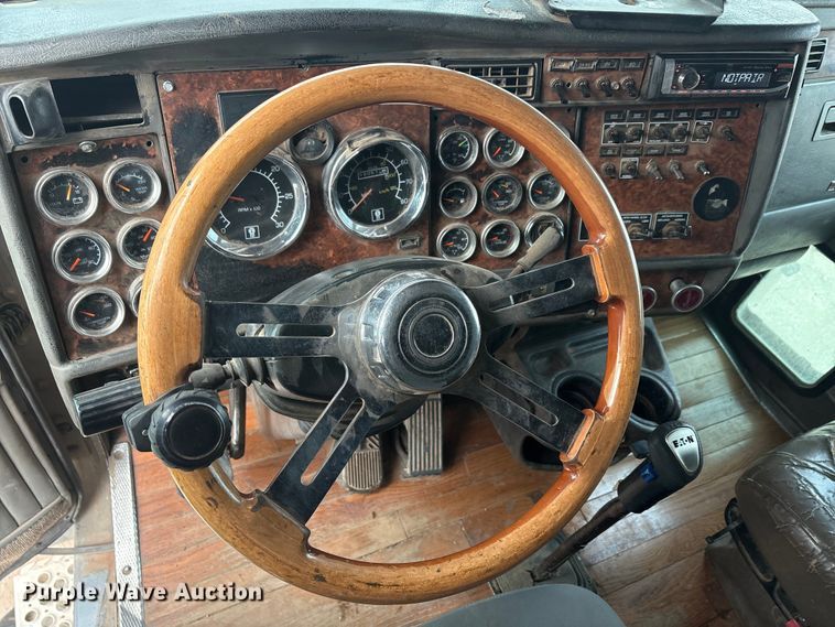 image for item EA7855 2005 Kenworth W900 semi truck