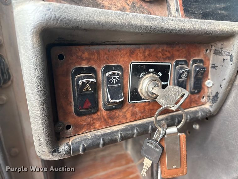 image for item EA7855 2005 Kenworth W900 semi truck