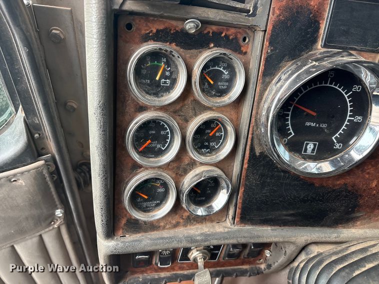 image for item EA7855 2005 Kenworth W900 semi truck