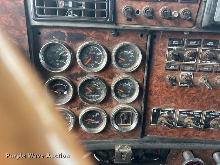 image for item EA7855 2005 Kenworth W900 semi truck