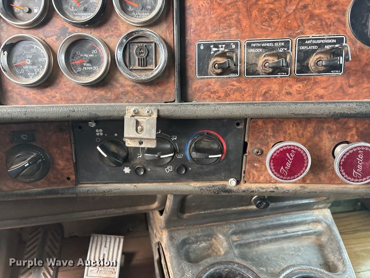 image for item EA7855 2005 Kenworth W900 semi truck