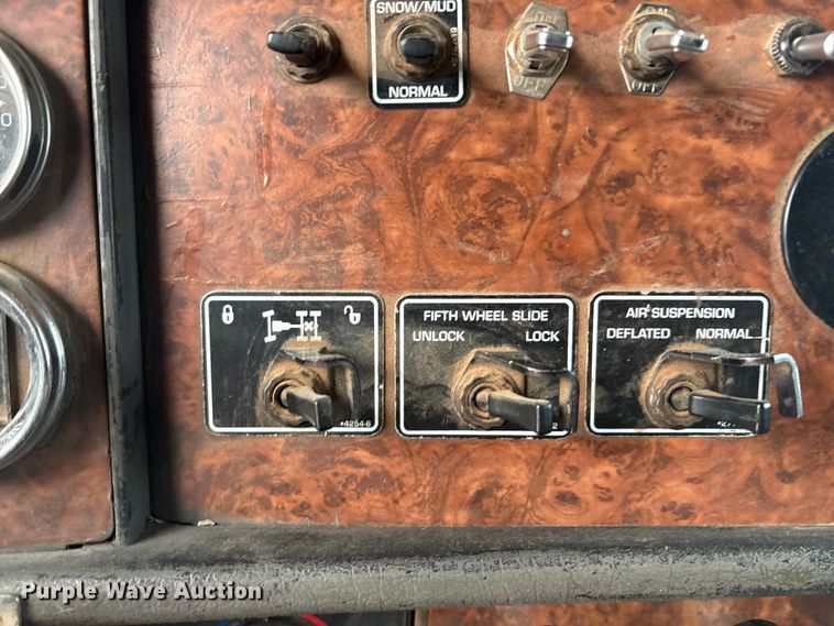 image for item EA7855 2005 Kenworth W900 semi truck