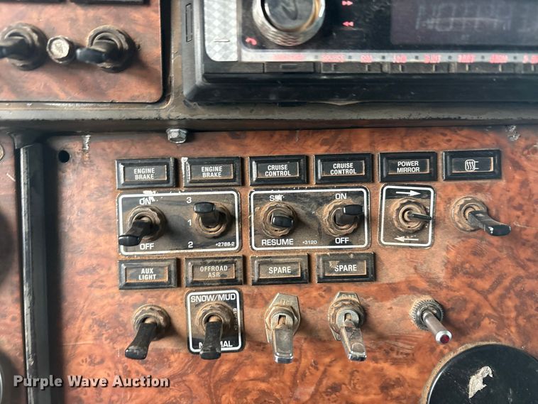 image for item EA7855 2005 Kenworth W900 semi truck