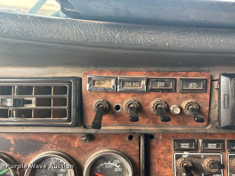 image for item EA7855 2005 Kenworth W900 semi truck