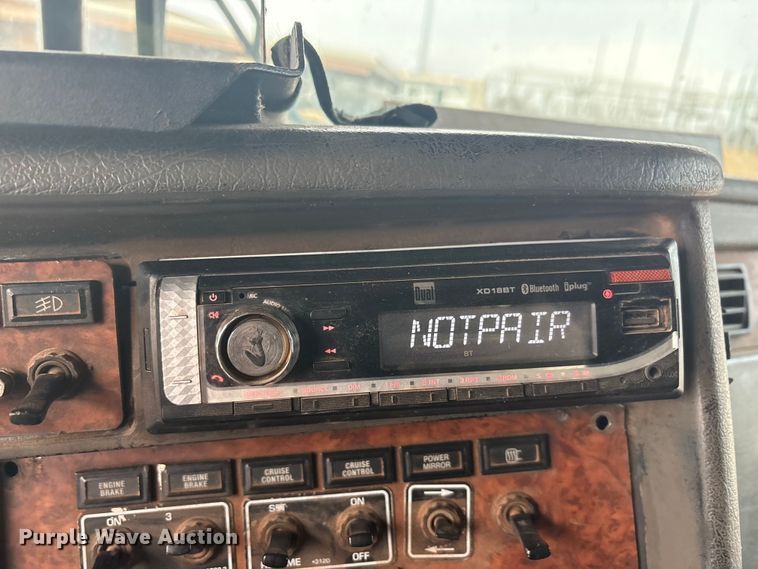 image for item EA7855 2005 Kenworth W900 semi truck