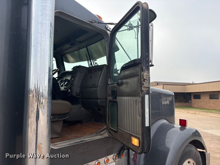 image for item EA7855 2005 Kenworth W900 semi truck