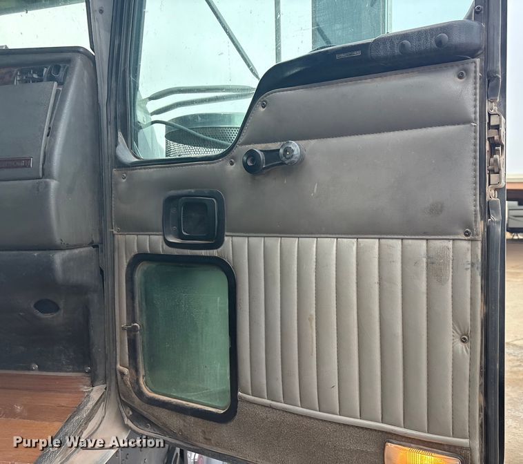 image for item EA7855 2005 Kenworth W900 semi truck