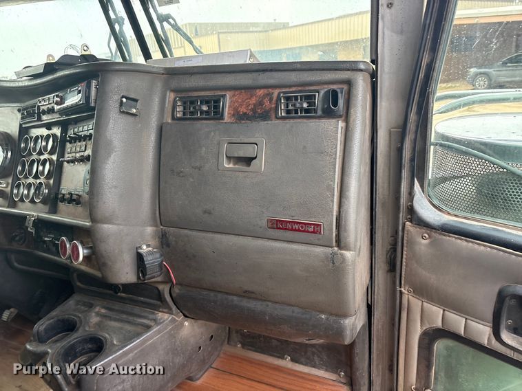 image for item EA7855 2005 Kenworth W900 semi truck