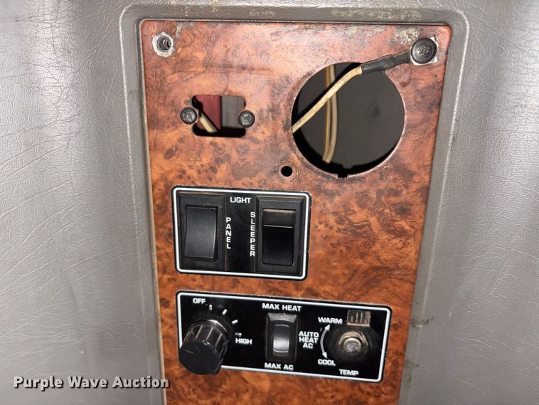 image for item EA7855 2005 Kenworth W900 semi truck