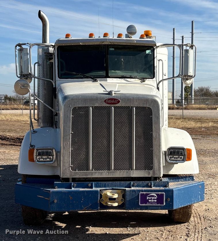 image for item EA7860 2011 Peterbilt 365 semi truck