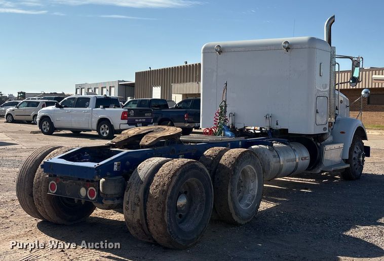 image for item EA7860 2011 Peterbilt 365 semi truck