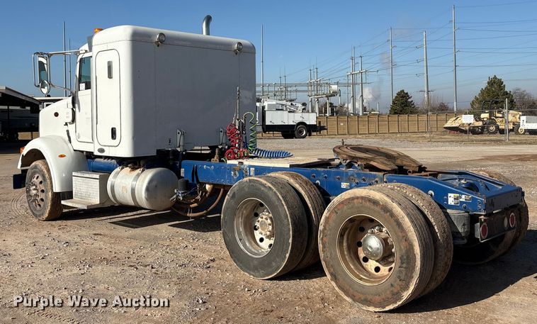 image for item EA7860 2011 Peterbilt 365 semi truck