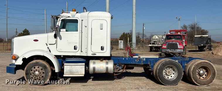 image for item EA7860 2011 Peterbilt 365 semi truck