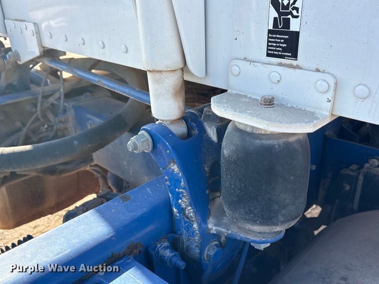 image for item EA7860 2011 Peterbilt 365 semi truck