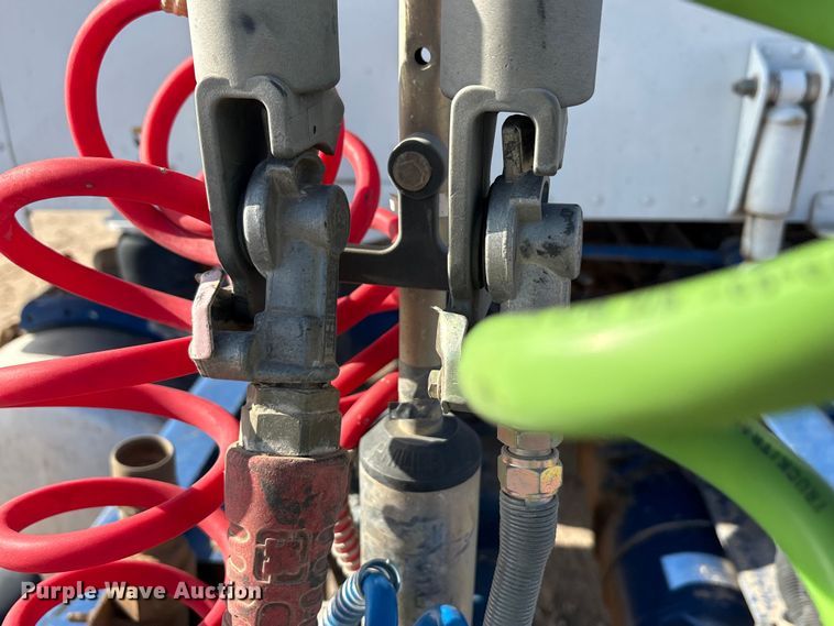 image for item EA7860 2011 Peterbilt 365 semi truck