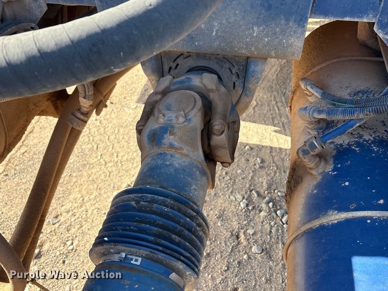 image for item EA7860 2011 Peterbilt 365 semi truck