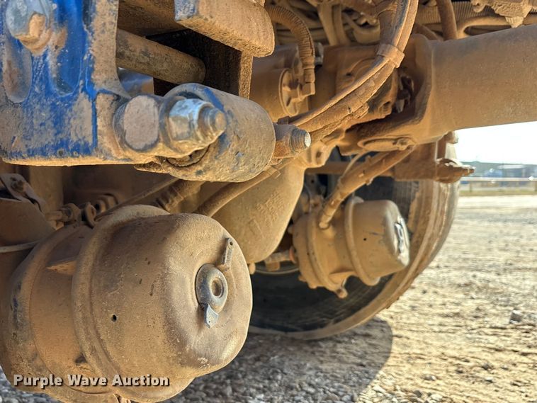 image for item EA7860 2011 Peterbilt 365 semi truck