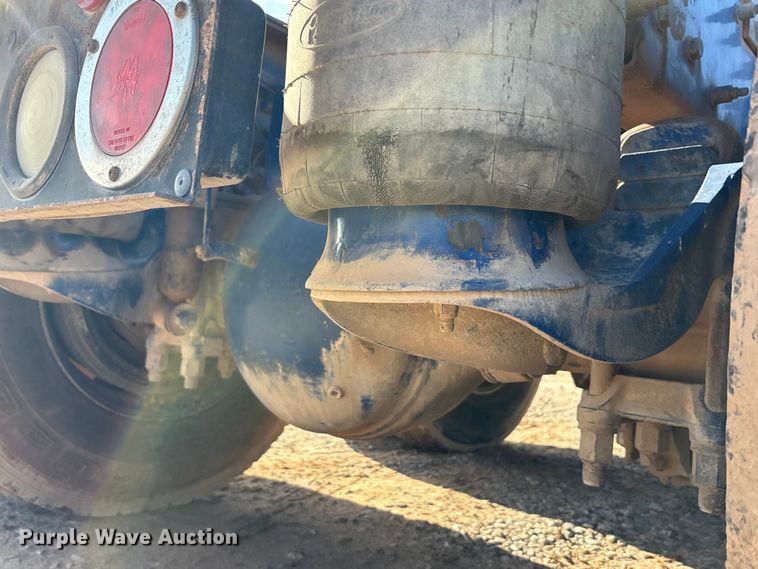 image for item EA7860 2011 Peterbilt 365 semi truck