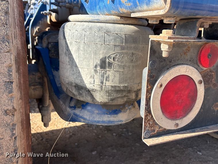 image for item EA7860 2011 Peterbilt 365 semi truck