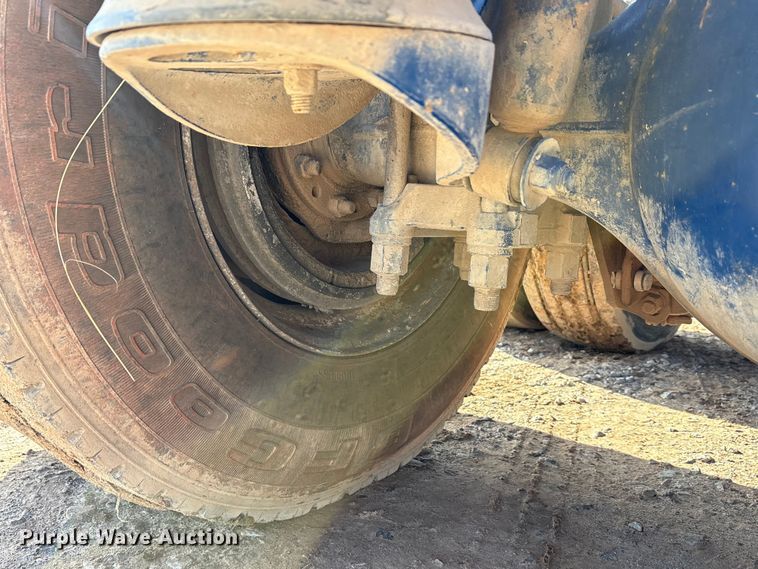 image for item EA7860 2011 Peterbilt 365 semi truck