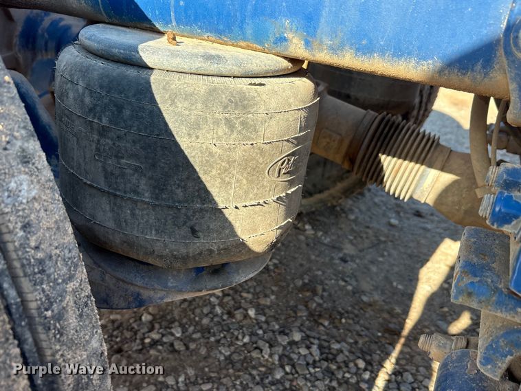 image for item EA7860 2011 Peterbilt 365 semi truck