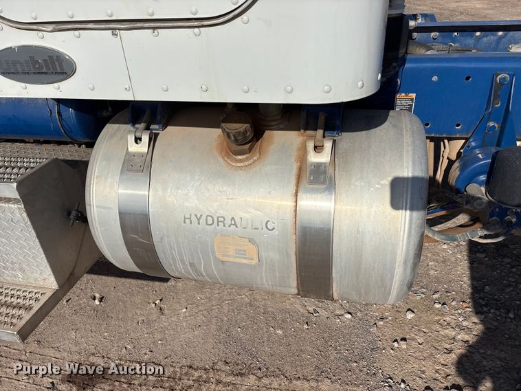 image for item EA7860 2011 Peterbilt 365 semi truck