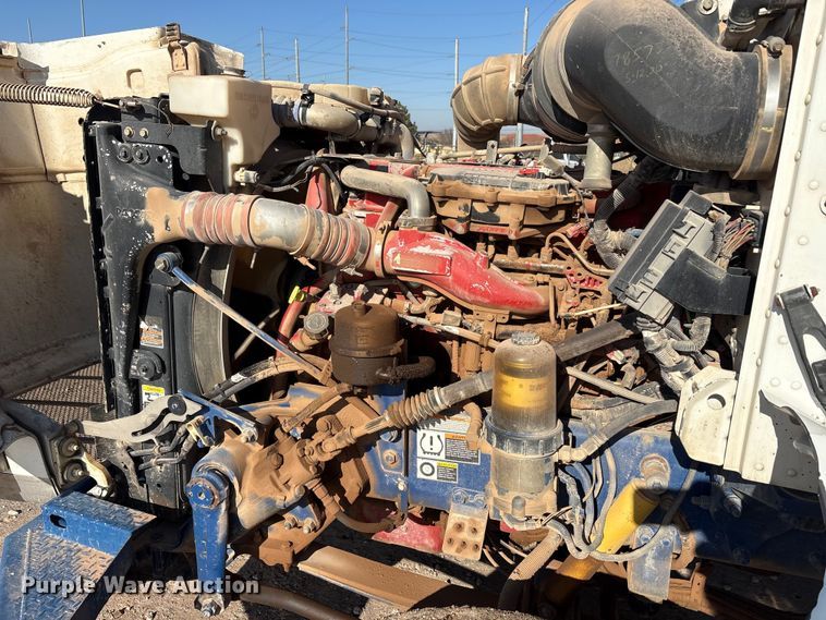 image for item EA7860 2011 Peterbilt 365 semi truck