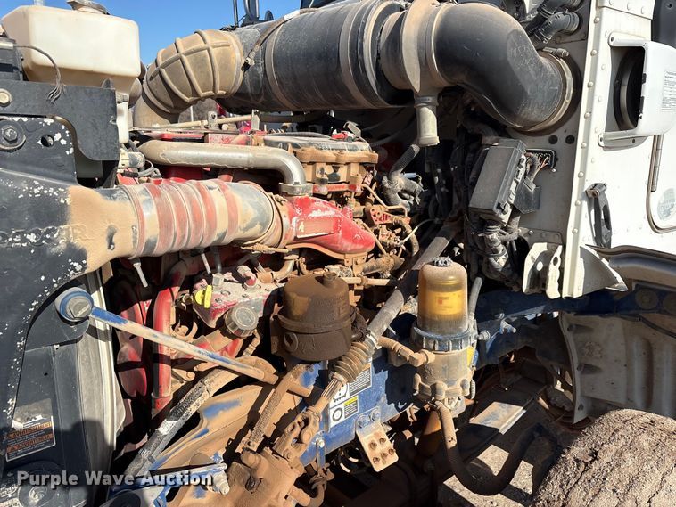 image for item EA7860 2011 Peterbilt 365 semi truck