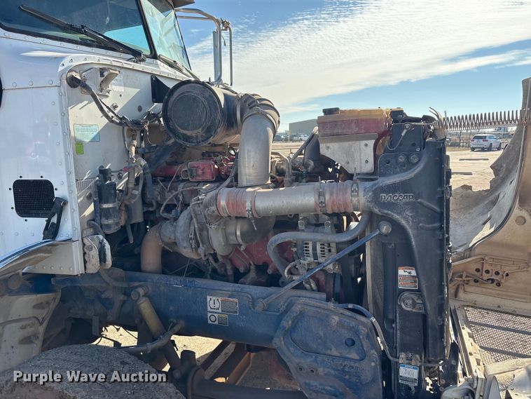 image for item EA7860 2011 Peterbilt 365 semi truck