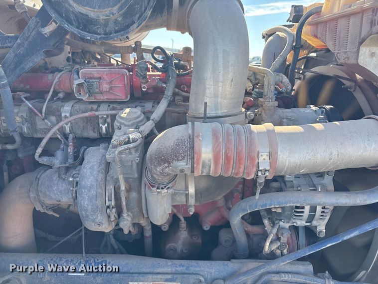 image for item EA7860 2011 Peterbilt 365 semi truck