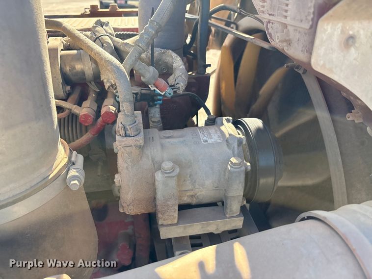 image for item EA7860 2011 Peterbilt 365 semi truck