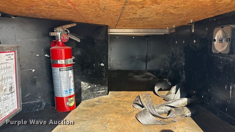 image for item EA7860 2011 Peterbilt 365 semi truck