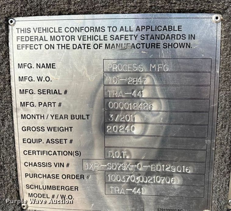 image for item EA7860 2011 Peterbilt 365 semi truck