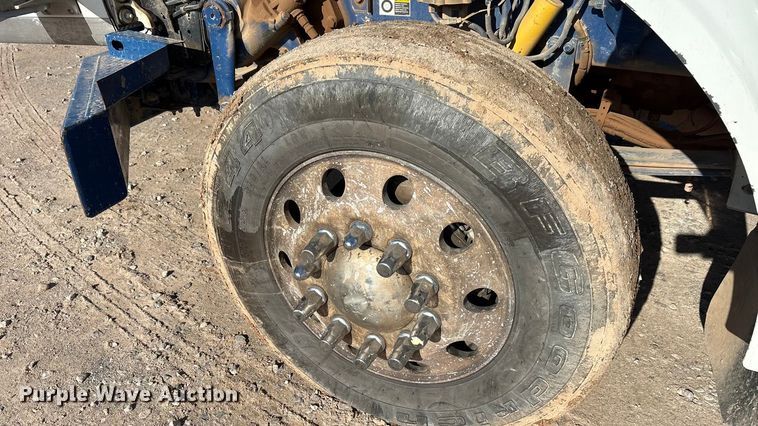 image for item EA7860 2011 Peterbilt 365 semi truck