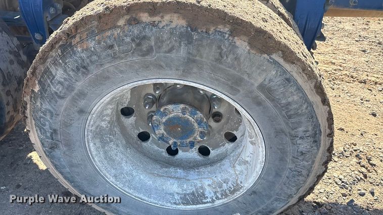 image for item EA7860 2011 Peterbilt 365 semi truck