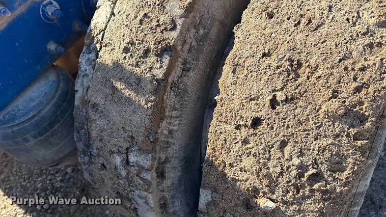 image for item EA7860 2011 Peterbilt 365 semi truck