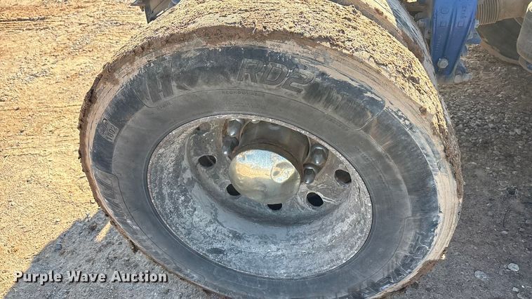 image for item EA7860 2011 Peterbilt 365 semi truck