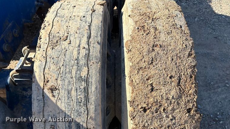 image for item EA7860 2011 Peterbilt 365 semi truck